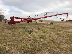 *2016 Farm King 13"x70' PTO swing hopper auger