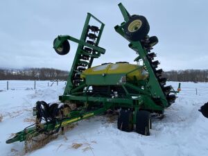 42' JD 1690 Soybean planter