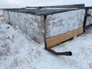 8x24 Calf Hut, drill stem frame w/ tin roof, wood sides