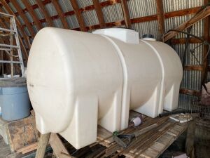 300-gal poly water tank w/valve