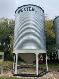 *Bin9: Westeel Bins 3200 bushel on Peloquin hopper cones