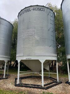 *Bin11: Westeel Roscoe 2200 bushel on Peloquin hopper