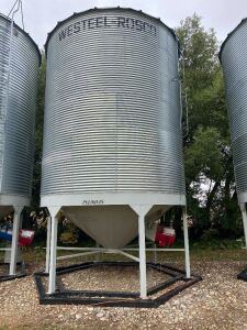 *Bin12: Westeel Roscoe 2200 bushel on Peloquin hopper