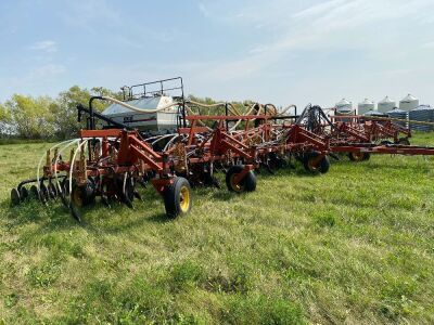 *58' Bourgault 8800 Air Seeder w/Bourgault 5440 3-compartment air cart