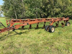 *7 bottom Melroe 903 plow