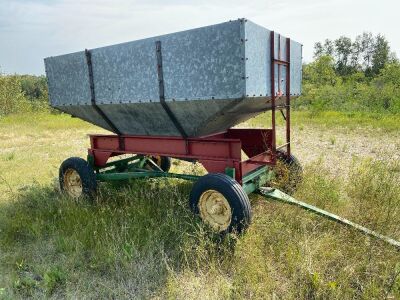 *Approx 125-bushel galvanized gravity box on JD 4-wheel wagon