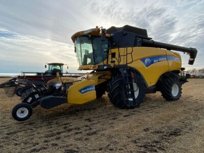 *2008 NH CX8070 combine