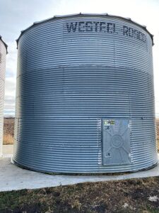 *Approx 4000-bushel Westeel flat bottom bin