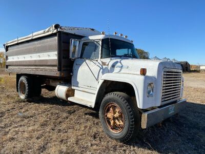 *1978 IH Loadstar 1700 S/A grain truck