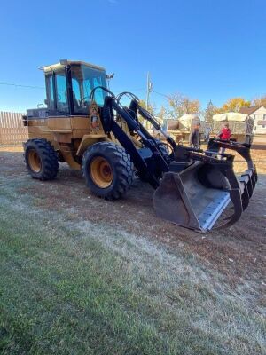 *CAT IT24F wheel loader