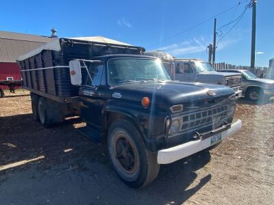 *1965 Ford 700 tag axle grain truck